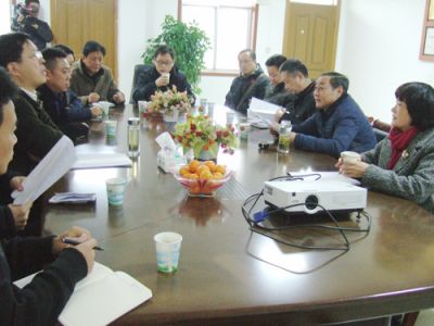 安慶市政協(xié)副主席戴德民、市政府副秘書(shū)長(cháng)葉玲霞帶隊調研金泉科技