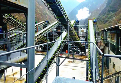 雙金機械四川雅安客戶時產750噸破碎生產線投產運行